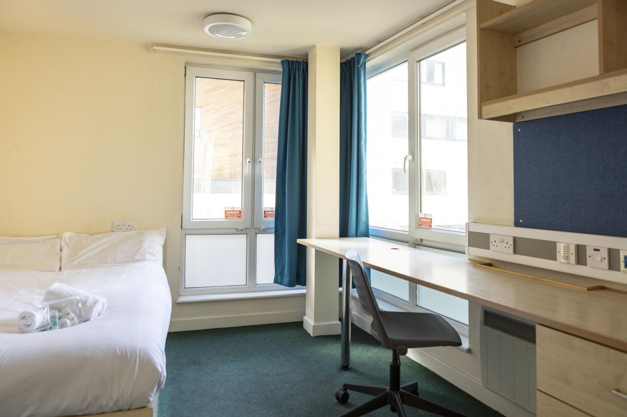 Burley Road Aparthotel Leeds  Buitenkant foto