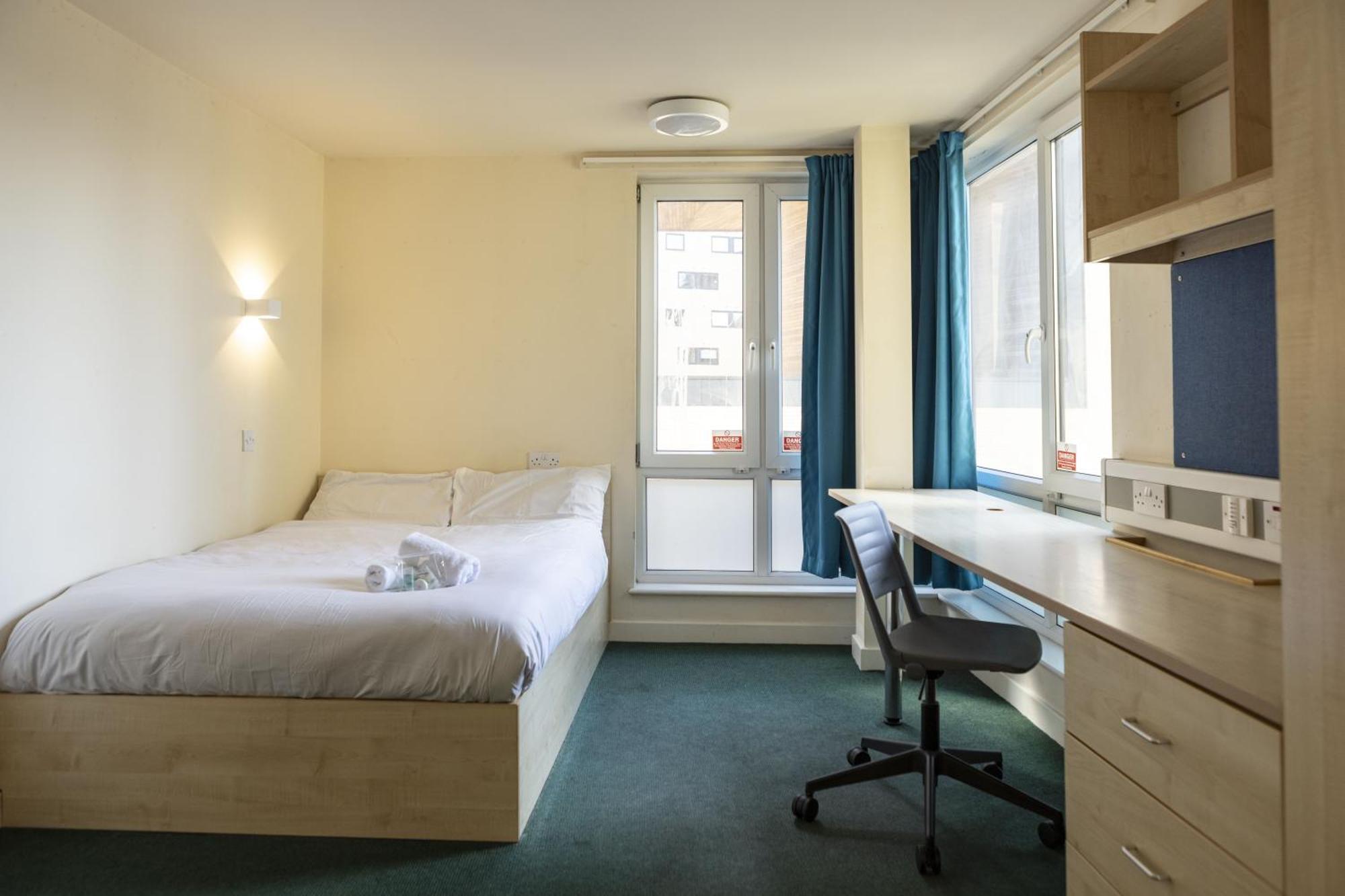 Burley Road Aparthotel Leeds  Buitenkant foto